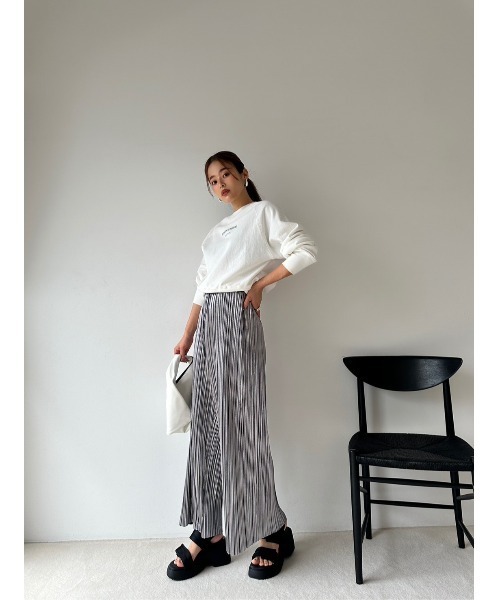 TRUNC（トランクエイティーエイト）の「Pleated Foil Pants（その他パンツ・レディース・シルバー/チャコールグレー・FREE）」の12枚目の写真