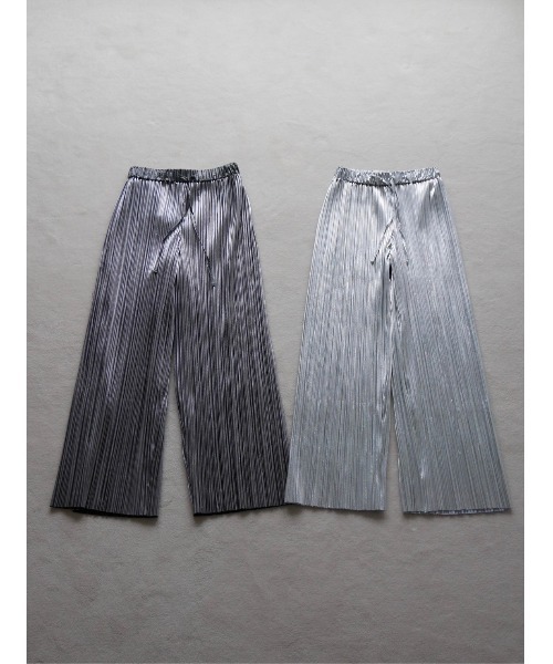 TRUNC（トランクエイティーエイト）の「Pleated Foil Pants（その他パンツ・レディース・シルバー/チャコールグレー・FREE）」の17枚目の写真