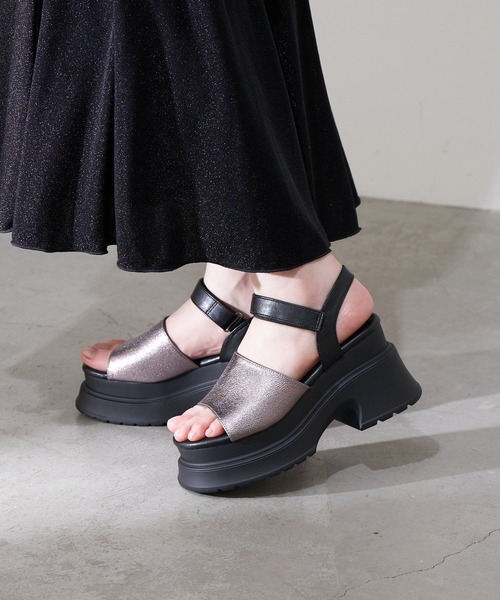 CIAOPANIC（チャオパニック）の「ボリュールソールストラップサンダル（サンダル・レディース・シルバー/ブラック・L/M/S）」の14枚目の写真