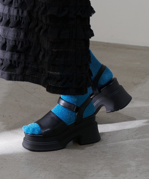 CIAOPANIC（チャオパニック）の「ボリュールソールストラップサンダル（サンダル・レディース・シルバー/ブラック・L/M/S）」の5枚目の写真