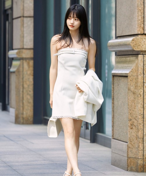 エイミーイストワール透け感のあるホワイトミニワンピース セール】レースレイヤードカットミニワンピース（ワンピース