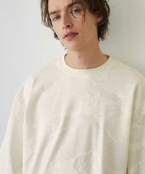 EMMA CLOTHES（エマクローズ）の「ジャガードアブストラクト/リーフ ルーズS/Sカットソー EMMA CLOTHES 2024SS（Tシャツ/カットソー・メンズ・グレイッシュブルー/ワイン/チャコール/ブラック/アイボリー・L/M）」の2枚目の写真