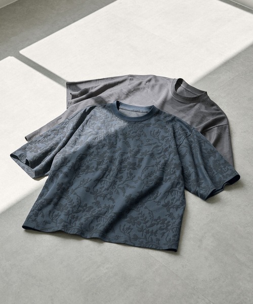 EMMA CLOTHES（エマクローズ）の「ジャガードアブストラクト/リーフ ルーズS/Sカットソー EMMA CLOTHES 2024SS（Tシャツ/カットソー・メンズ・グレイッシュブルー/ワイン/チャコール/ブラック/アイボリー・L/M）」の8枚目の写真