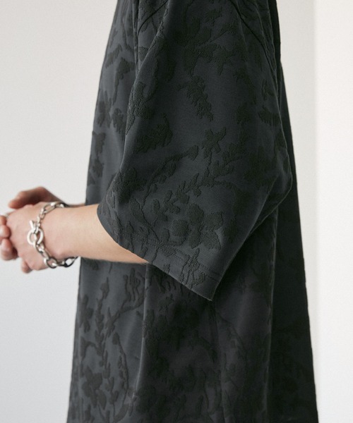 EMMA CLOTHES（エマクローズ）の「ジャガードアブストラクト/リーフ ルーズS/Sカットソー EMMA CLOTHES 2024SS（Tシャツ/カットソー・メンズ・グレイッシュブルー/ワイン/チャコール/ブラック/アイボリー・L/M）」の18枚目の写真