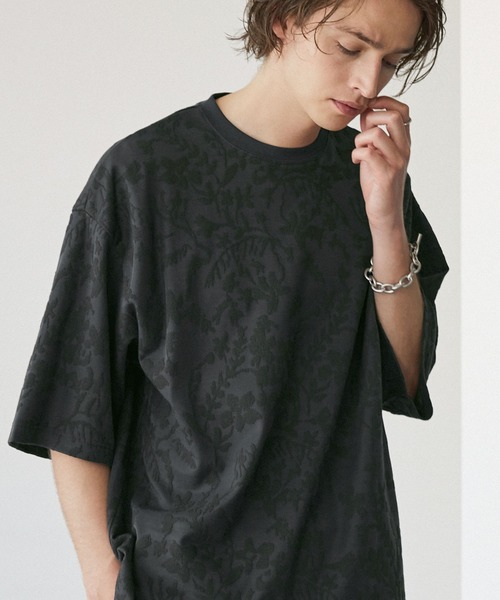 EMMA CLOTHES（エマクローズ）の「ジャガードアブストラクト/リーフ ルーズS/Sカットソー EMMA CLOTHES 2024SS（Tシャツ/カットソー・メンズ・グレイッシュブルー/ワイン/チャコール/ブラック/アイボリー・L/M）」の20枚目の写真