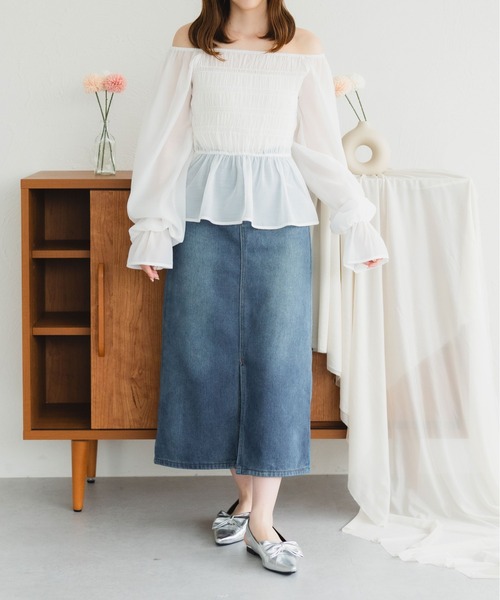 fupel（フぺル）の「オフショルシャーリングブラウス（シャツ/ブラウス・レディース・オフホワイト/グレイッシュベージュ・FREE）」の20枚目の写真