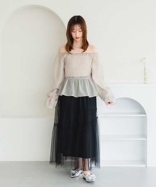 fupel（フぺル）の「オフショルシャーリングブラウス（シャツ/ブラウス・レディース・オフホワイト/グレイッシュベージュ・FREE）」の12枚目の写真