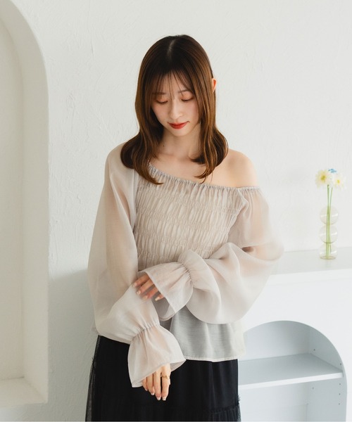 fupel（フぺル）の「オフショルシャーリングブラウス（シャツ/ブラウス・レディース・オフホワイト/グレイッシュベージュ・FREE）」の17枚目の写真