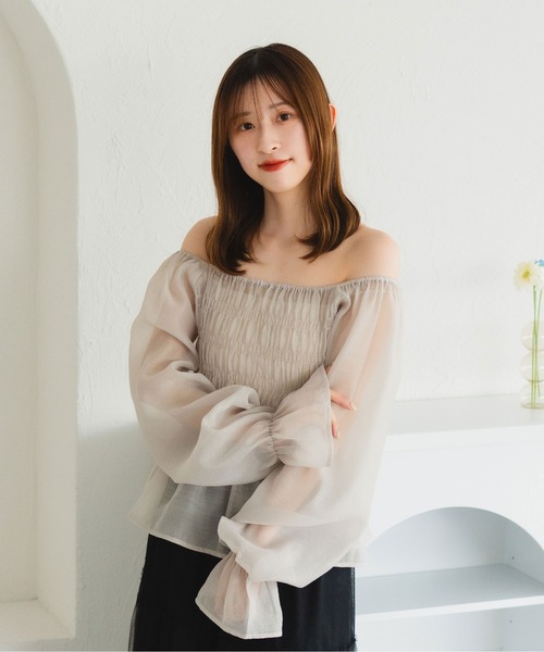 fupel（フぺル）の「オフショルシャーリングブラウス（シャツ/ブラウス・レディース・オフホワイト/グレイッシュベージュ・FREE）」の15枚目の写真