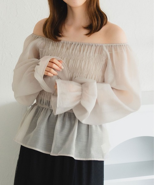 fupel（フぺル）の「オフショルシャーリングブラウス（シャツ/ブラウス・レディース・オフホワイト/グレイッシュベージュ・FREE）」の22枚目の写真