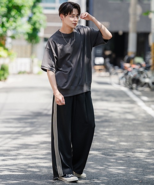 LE SSERAFIM ライン入りトラックジャケット＆ワイドパンツ 上下セット LE SSERAFIM ライン入りトラックジャケット＆ワイドパンツ 上下