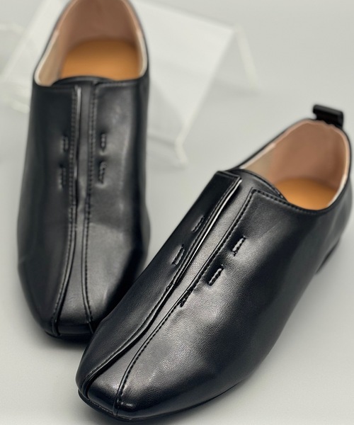 ANOTHER S（アナザーエス）の「ポインテッドトゥメタリックローファー（ローファー・レディース・ブラック/アイボリー/シルバー・37/39/38）」の14枚目の写真