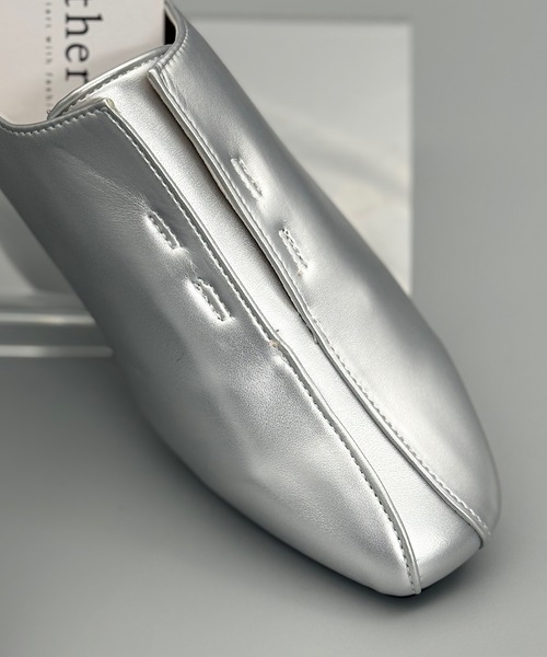 ANOTHER S（アナザーエス）の「ポインテッドトゥメタリックローファー（ローファー・レディース・ブラック/アイボリー/シルバー・37/39/38）」の8枚目の写真