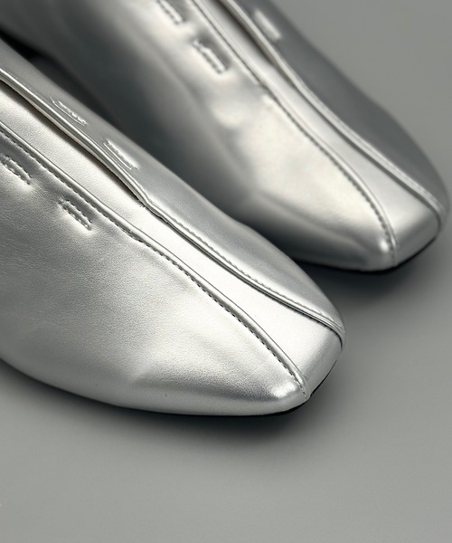 ANOTHER S（アナザーエス）の「ポインテッドトゥメタリックローファー（ローファー・レディース・ブラック/アイボリー/シルバー・37/39/38）」の11枚目の写真