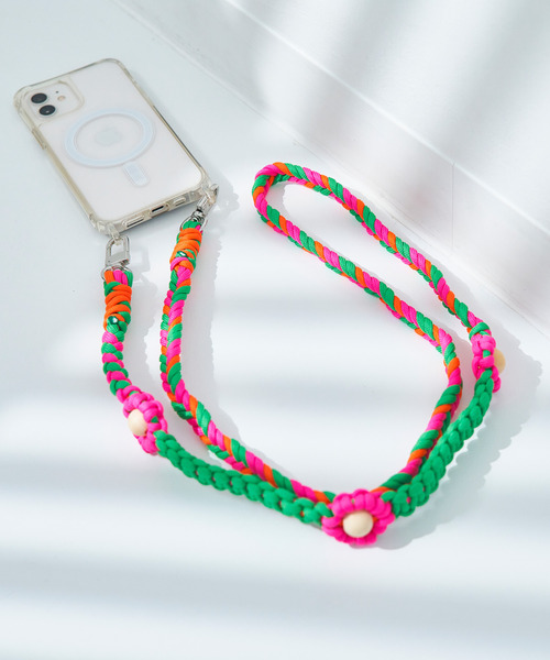 macaroni edge(マカロニエッジ)の「〈macaroni edge/マカロニエッジ〉ソロモン編み ポイントフラワー 3WAYスマホショルダーストラップ(スマホグッズ・レディース・チャコールグレー×パープル/グリーン×ピンク/コーラルピンク/ブラック×ホワイト/ベージュ/バーガンディー/パープル/ダークグリーン/ブラック/オレンジ/ピンク系その他/ホワイト×ブルー・ONE SIZE)」の16枚目の写真