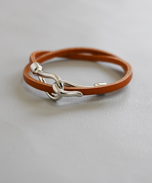 MUTURA（ムツラ）の「レザーフックブレスレット（ブレスレット・メンズ・ホワイト/ブラウン/キャメル/レッド/ブラック・ONE SIZE）」の4枚目の写真
