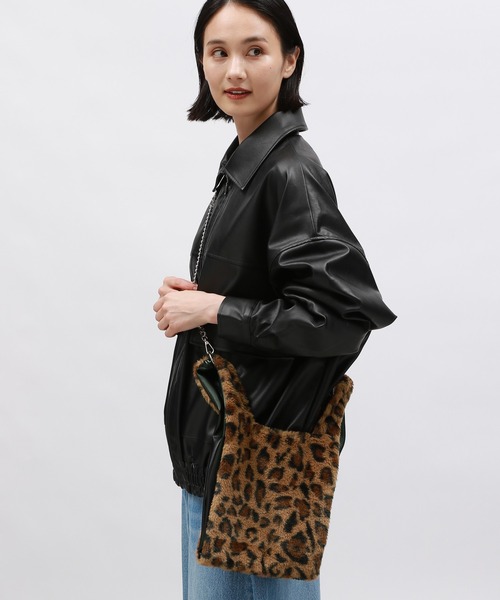 LAKOLE（ラコレ）の「ファーチェーンショルダーバッグ / 132243（ショルダーバッグ・レディース・オフホワイト/グレー/ライトグリーン/レオパード・FREE）」の4枚目の写真