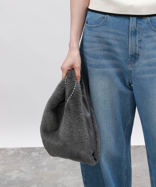 LAKOLE（ラコレ）の「ファーチェーンショルダーバッグ / 132243（ショルダーバッグ・レディース・オフホワイト/グレー/ライトグリーン/レオパード・FREE）」の2枚目の写真