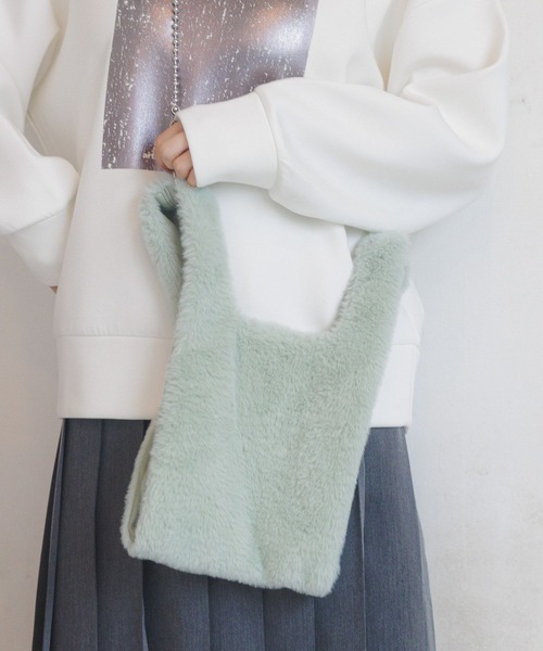 LAKOLE（ラコレ）の「ファーチェーンショルダーバッグ / 132243（ショルダーバッグ・レディース・オフホワイト/グレー/ライトグリーン/レオパード・FREE）」の3枚目の写真