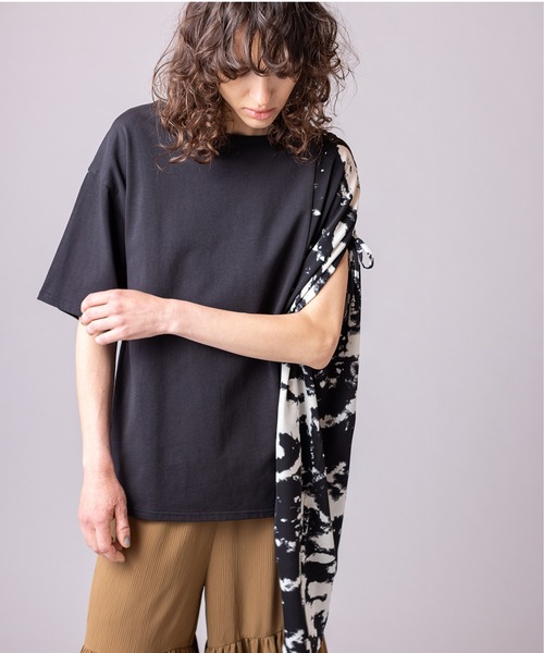 OSMOSIS（オズモーシス）の「切替アシンメトリーTシャツ（Tシャツ/カットソー・レディース・ブラック/ライトベージュ/ブラック系その他・ONE SIZE）」の3枚目の写真