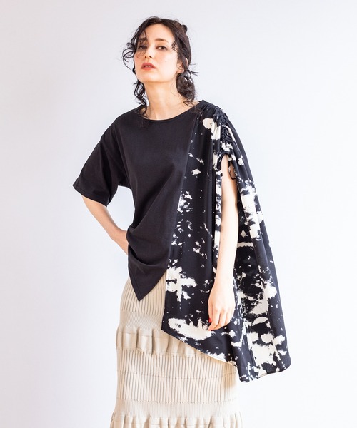 OSMOSIS（オズモーシス）の「切替アシンメトリーTシャツ（Tシャツ/カットソー・レディース・ブラック/ライトベージュ/ブラック系その他・ONE SIZE）」の4枚目の写真