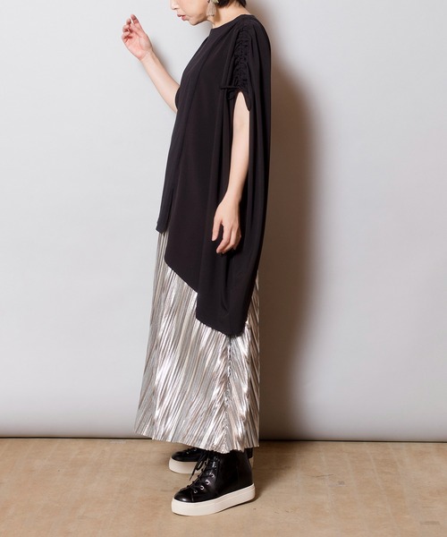 OSMOSIS（オズモーシス）の「切替アシンメトリーTシャツ（Tシャツ/カットソー・レディース・ブラック/ライトベージュ/ブラック系その他・ONE SIZE）」の17枚目の写真