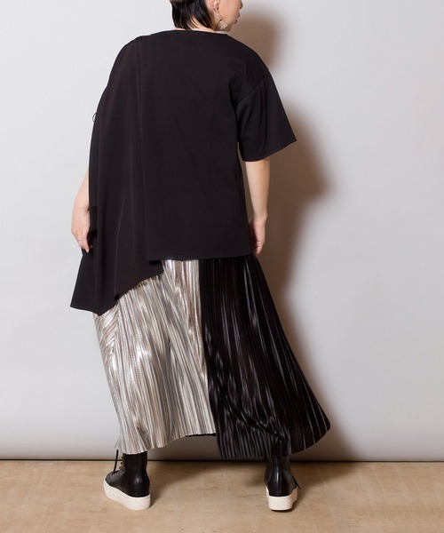 OSMOSIS（オズモーシス）の「切替アシンメトリーTシャツ（Tシャツ/カットソー・レディース・ブラック/ライトベージュ/ブラック系その他・ONE SIZE）」の16枚目の写真