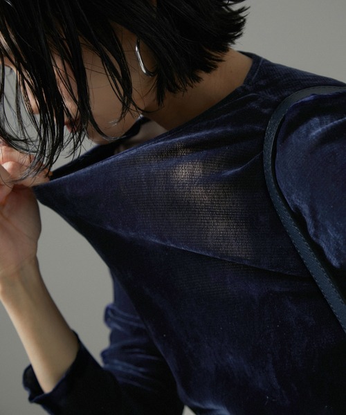 SALON adam et rope'（サロン アダム エ ロペ）の「【WEB限定】シアーベロアクルーネック（Tシャツ/カットソー・レディース・オフホワイト/ネイビー/ブラック・FREE）」の3枚目の写真