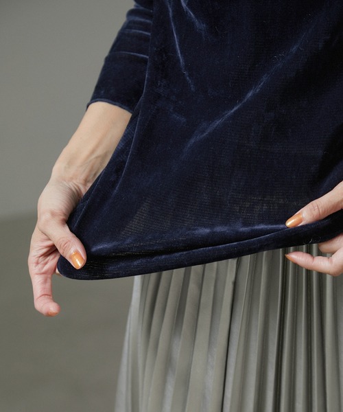 SALON adam et rope'（サロン アダム エ ロペ）の「【WEB限定】シアーベロアクルーネック（Tシャツ/カットソー・レディース・オフホワイト/ネイビー/ブラック・FREE）」の21枚目の写真