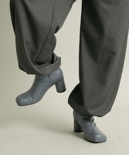 KBF（ケイビーエフ）の「ステッチデザインラウンドトゥブーツ（ブーツ・レディース・グレー系その他/アイボリー/ブラック・38/36/37）」の20枚目の写真