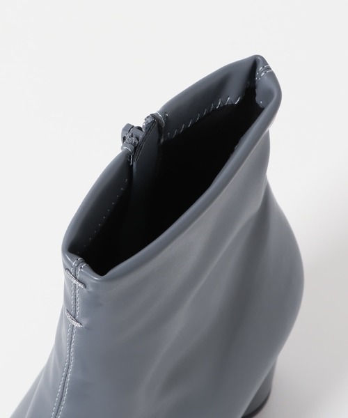 KBF（ケイビーエフ）の「ステッチデザインラウンドトゥブーツ（ブーツ・レディース・グレー系その他/アイボリー/ブラック・38/36/37）」の8枚目の写真