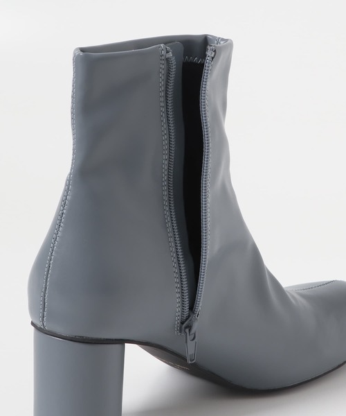 KBF（ケイビーエフ）の「ステッチデザインラウンドトゥブーツ（ブーツ・レディース・グレー系その他/アイボリー/ブラック・38/36/37）」の7枚目の写真