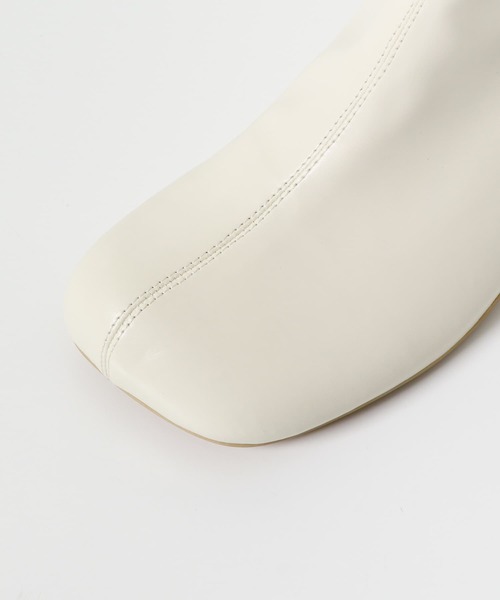 KBF（ケイビーエフ）の「ステッチデザインラウンドトゥブーツ（ブーツ・レディース・グレー系その他/アイボリー/ブラック・38/36/37）」の5枚目の写真