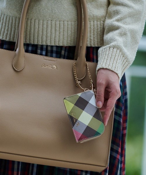 Arnold Palmer(アーノルドパーマー)の「バイアスチェック パスケース(パスケース・レディース・ブラック/ベージュ・F)」の1枚目の写真