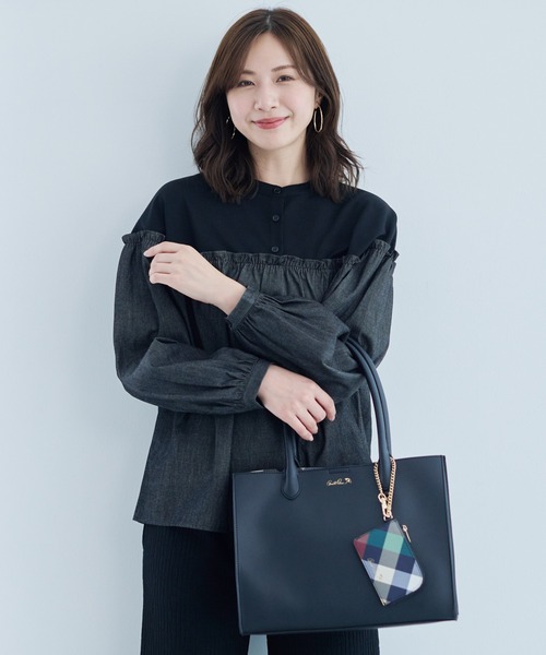 Arnold Palmer(アーノルドパーマー)の「バイアスチェック パスケース(パスケース・レディース・ブラック/ベージュ・F)」の2枚目の写真