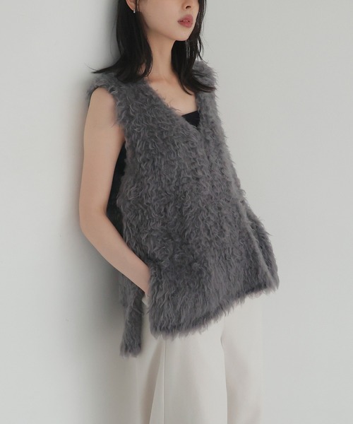 LIAN(リアン)の「シャギーニットベスト(ベスト・レディース・オフホワイト/ブルー/チャコールグレー・FREE)」の2枚目の写真