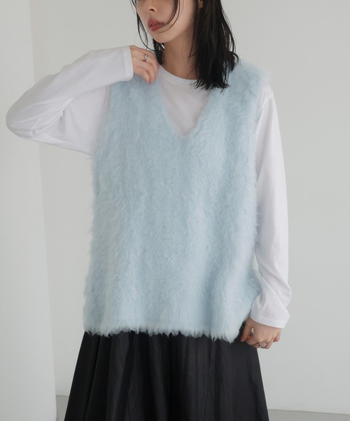 LIAN(リアン)の「シャギーニットベスト(ベスト・レディース・オフホワイト/ブルー/チャコールグレー・FREE)」の4枚目の写真