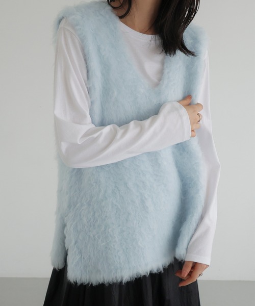 LIAN(リアン)の「シャギーニットベスト(ベスト・レディース・オフホワイト/ブルー/チャコールグレー・FREE)」の5枚目の写真