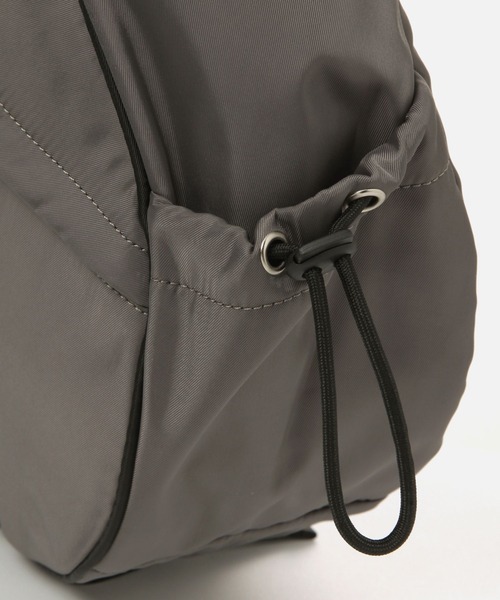 LAKOLE（ラコレ）の「ビッグワンショルダーバッグ / 141819（ショルダーバッグ・メンズ・アイボリー/ブラック/グレー・FREE）」の6枚目の写真