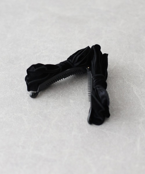 BLUEEAST（ブルーイースト）の「《オケージョン対応》リボンベロアバナナクリップ（バレッタ/ヘアクリップ・レディース・ブラック/アイボリー/ブラウン・FREE）」の4枚目の写真