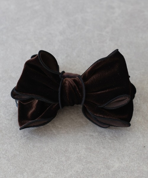 BLUEEAST（ブルーイースト）の「《オケージョン対応》リボンベロアバナナクリップ（バレッタ/ヘアクリップ・レディース・ブラック/アイボリー/ブラウン・FREE）」の7枚目の写真