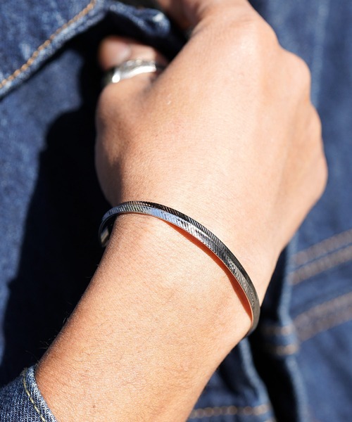 jiggys shop（ジギーズショップ）の「ネイティブバングルブレスレット（バングル/リストバンド・メンズ・ゴールド/アンティークシルバー/シルバー・FREE）」の2枚目の写真