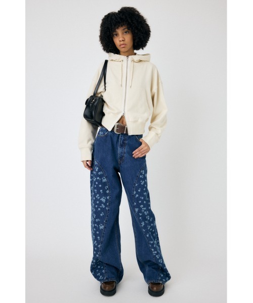 MOUSSY（マウジー）の「FLORAL WIDE STRAIGHT（デニムパンツ・レディース・ブルー/ライトブルー・0/1/2）」の3枚目の写真