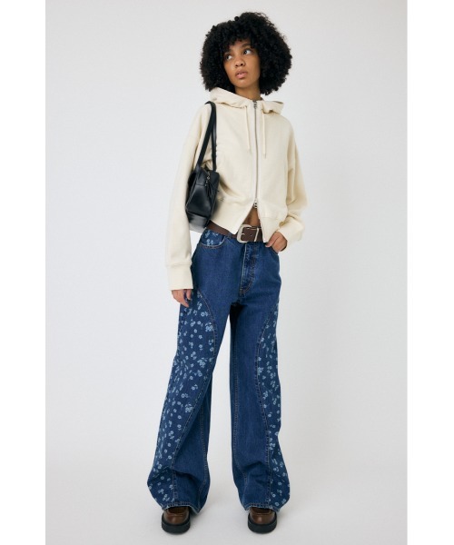 MOUSSY（マウジー）の「FLORAL WIDE STRAIGHT（デニムパンツ・レディース・ブルー/ライトブルー・0/1/2）」の4枚目の写真