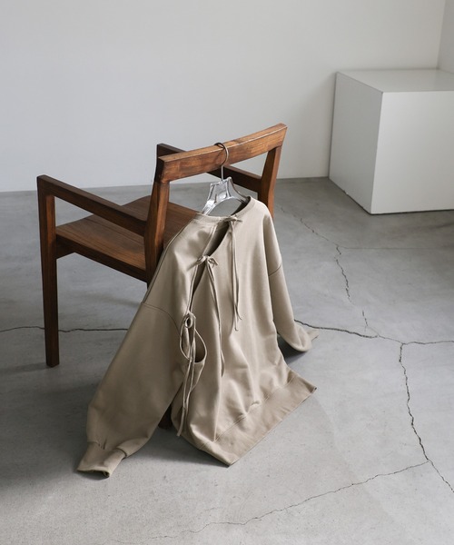 select MOCA（セレクトモカ）の「バックリボンスウェットトップス（スウェット・レディース・ベージュ/ブラック・FREE）」の15枚目の写真