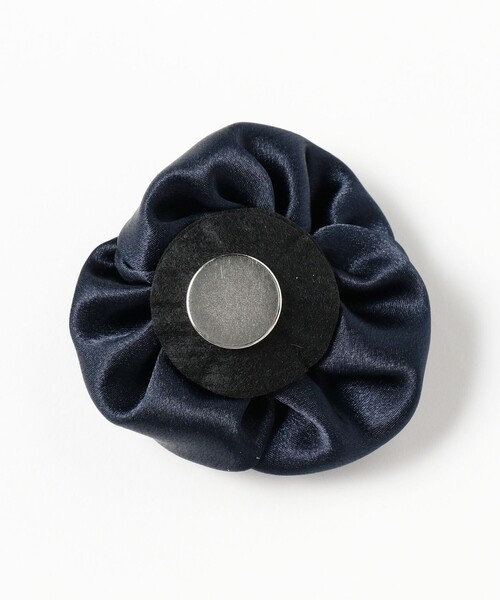 B:MING by BEAMS（ビーミングバイビームス）の「ピンレス フラワー コサージュ（ブローチ/コサージュ・レディース・ライトグレー/ネイビー・ONE SIZE）」の7枚目の写真