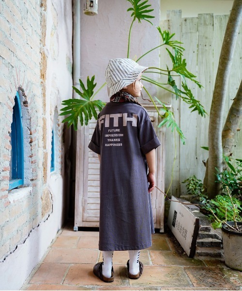 FITH(フィス)の「Smooth Cotton Jersey and Back Logo Dress(ドレス・キッズ・チャコールグレー/グリーン・120/110)」の7枚目の写真