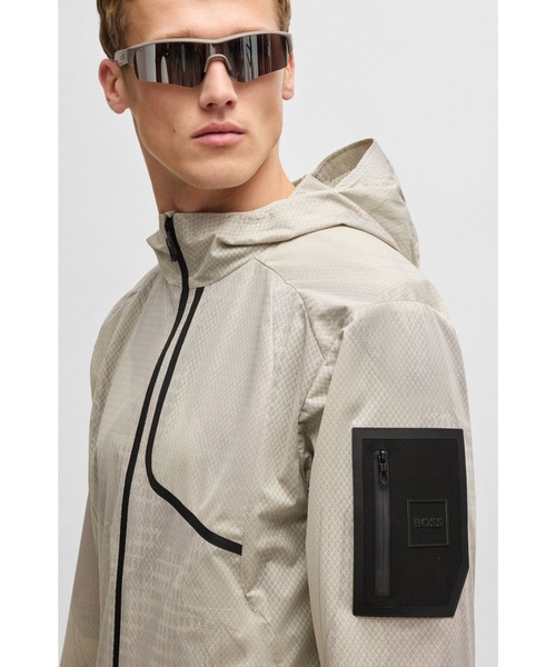 BOSS（ボス）の「Active ラミネートメッシュ フーデッドジャケット オールオーバープリント（その他アウター・メンズ・ベージュ・L/XXL/XL/M/S）」の2枚目の写真