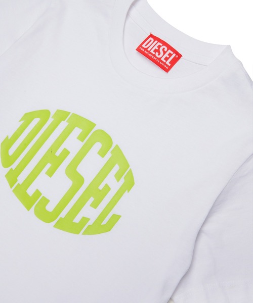 DIESEL KIDS（ディーゼルキッズ）の「DIESEL（ディーゼル）Kids & Junior ブランドロゴ半袖Tシャツカットソー（Tシャツ/カットソー・キッズ・ブラック/ターコイズブルー/ネイビー/ネイビー×ホワイト/ブルー/ホワイト/レッド・4Y/6Y/8Y/10Y/12Y/14Y/16Y）」の8枚目の写真