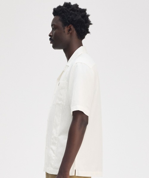 FRED PERRY（フレッドペリー）の「Linen Blend Revere Collar Shirt／リネンブレンドオープンカラーシャツ（シャツ/ブラウス・メンズ・ホワイト・M/L）」の4枚目の写真